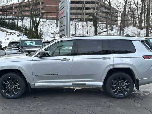 New 2026 Jeep Grand Cherokee L Limited image 9