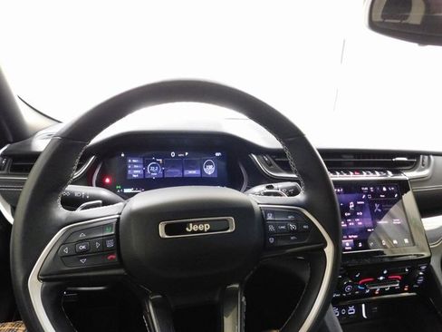 Used 2022 Jeep Grand Cherokee L Laredo image 7