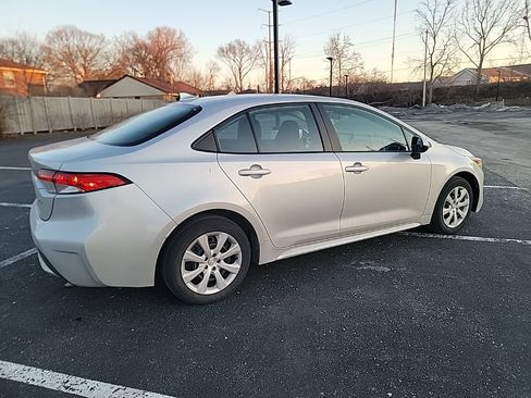 Used 2022 Toyota Corolla LE image 4