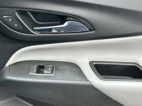 Used 2021 Chevrolet Equinox LS w/ LS Convenience Package image 21