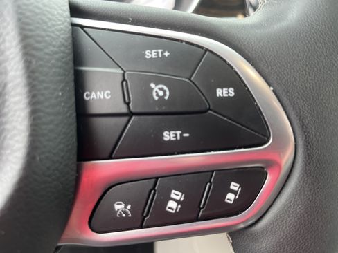 Used 2023 Chrysler Pacifica Limited FWD image 20