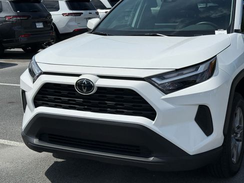 Used 2025 Toyota RAV4 XLE AWD/4WD image 9