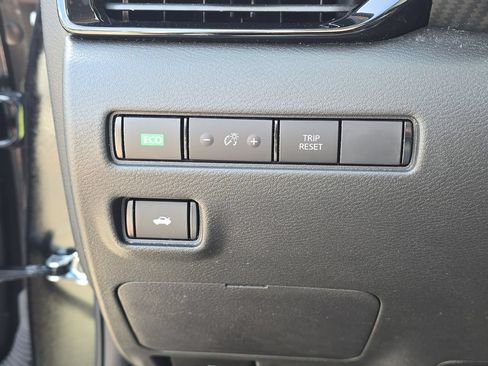 Used 2023 Nissan Sentra SR w/ Midnight Edition Package FWD image 9