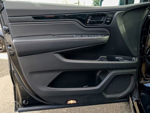 Used 2023 Honda Odyssey Touring image 18