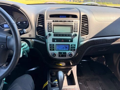 Used 2009 Hyundai Santa Fe Limited FWD image 3