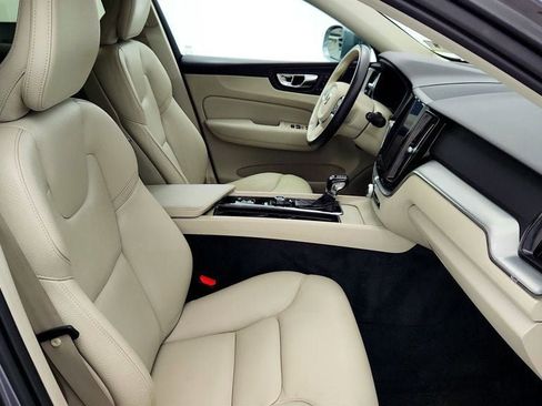 Used 2019 Volvo XC60 T5 Momentum w/ Premium Package image 23