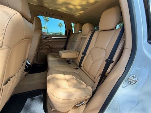 Used 2017 Porsche Cayenne Platinum Edition AWD/4WD image 13