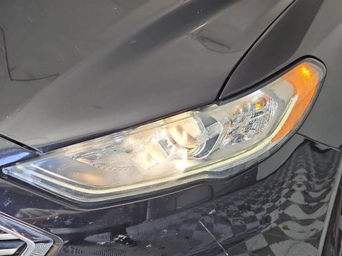 Used 2018 Ford Fusion SE w/ Equipment Group 201A FWD image 29