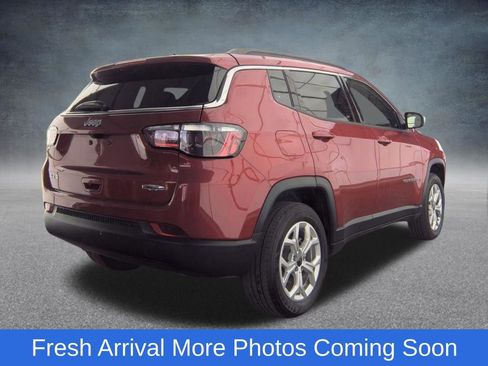 Used 2025 Jeep Compass Latitude w/ Sun & Sound Group image 5
