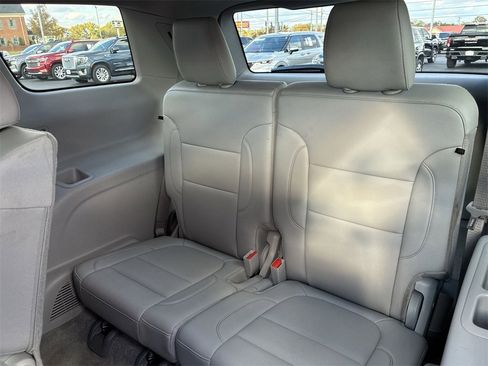 Used 2022 GMC Acadia SLT w/ Preferred Package image 21