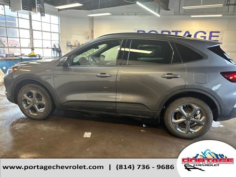 Used 2025 Ford Escape ST-Line Select image 2