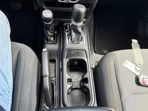 Used 2022 Jeep Gladiator Sport AWD/4WD image 23