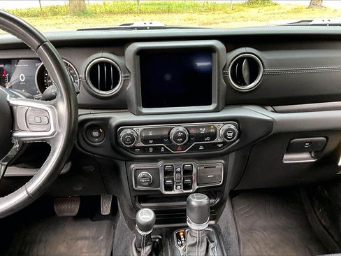 Used 2022 Jeep Gladiator Overland w/ Popular Equipment Package image 9