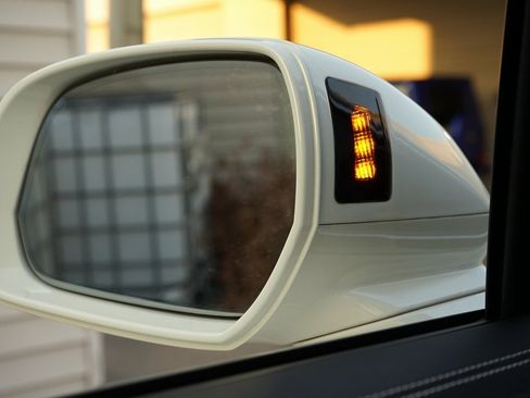 Used 2023 Bentley Bentayga Plug-In Hybrid image 24