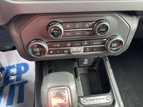 New 2025 Ford Bronco Outer Banks AWD/4WD image 22
