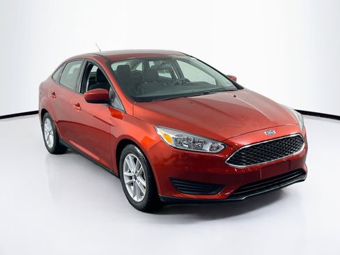 Used 2018 Ford Focus SE image 3