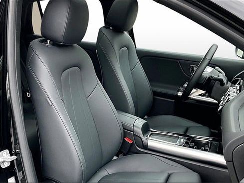 Certified 2025 Mercedes-Benz GLA 250 4MATIC image 32