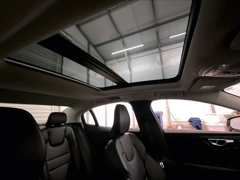 Used 2022 Volvo S60 B5 Momentum w/ Advanced Package image 21