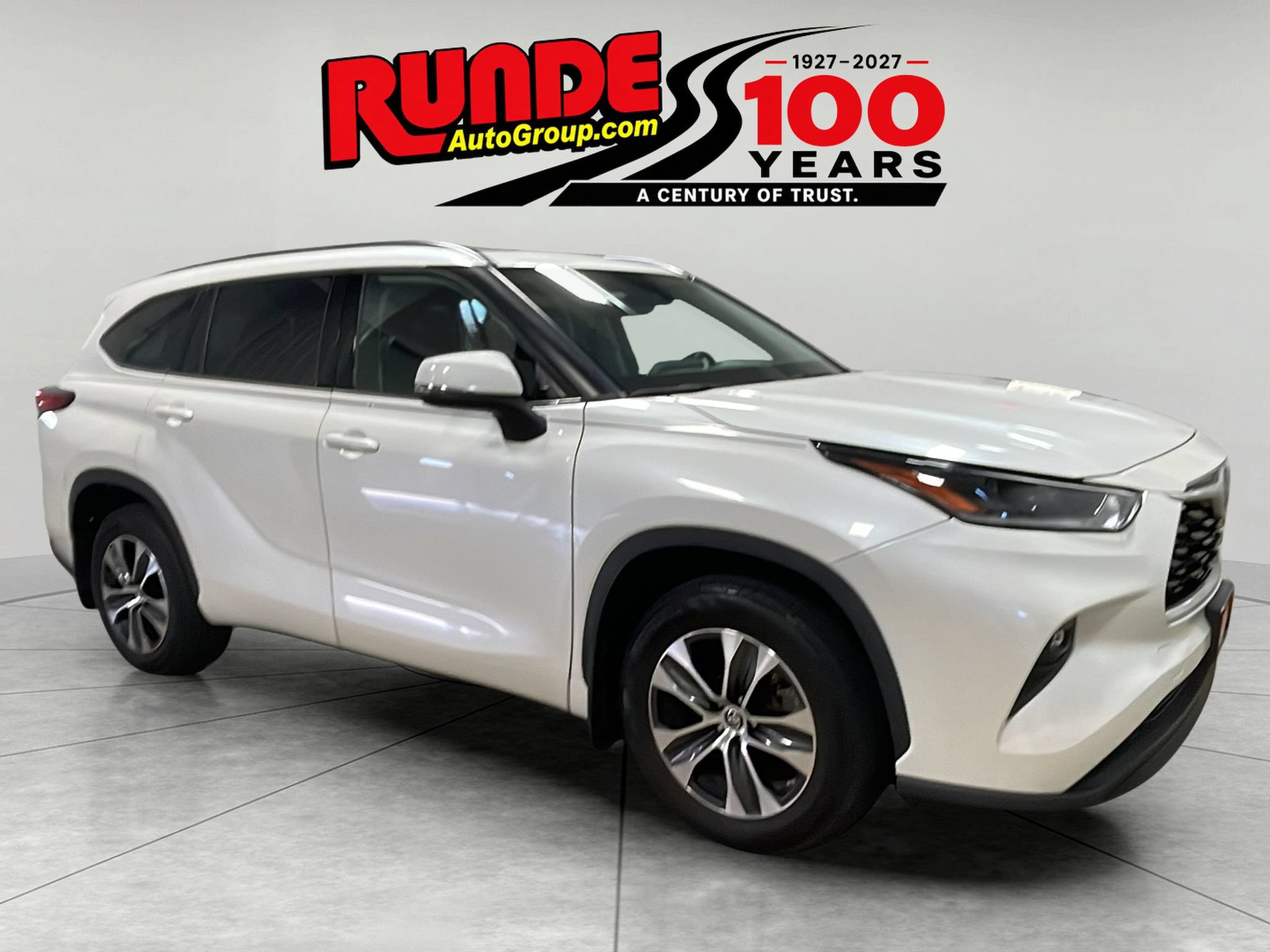 Used 2021 Toyota Highlander XLE AWD/4WD image 7