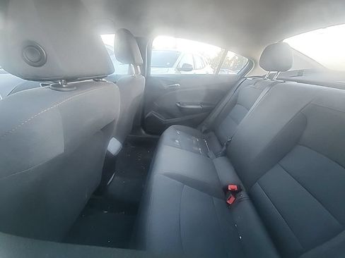 Used 2018 Chevrolet Cruze LS FWD image 4