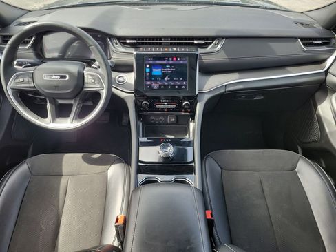 Used 2023 Jeep Grand Cherokee Altitude image 12