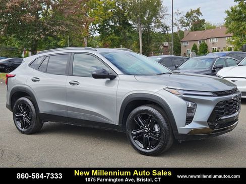 Used 2025 Chevrolet Trax ACTIV w/ Driver Confidence Package image 7