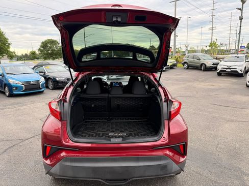 Used 2018 Toyota C-HR XLE FWD image 28