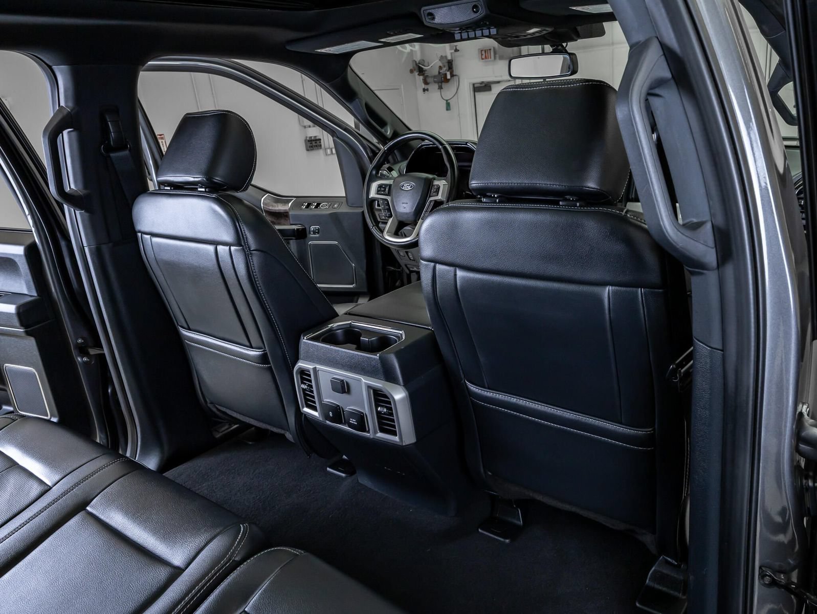 Used 2022 Ford F250 Lariat w/ Black Appearance Package AWD/4WD image 31