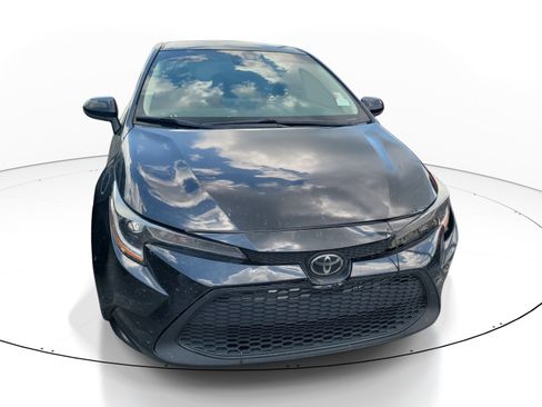 Used 2021 Toyota Corolla LE FWD image 2