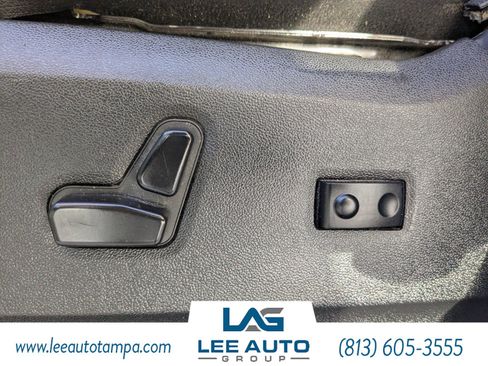 Used 2013 Chrysler Town & Country Touring-L image 19