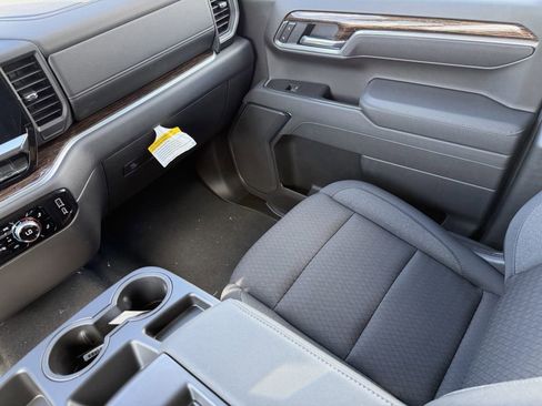 New 2026 GMC Sierra 1500 SLE w/ Preferred Package image 18