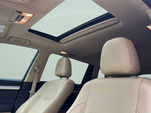 Used 2019 Toyota Highlander XLE FWD image 30