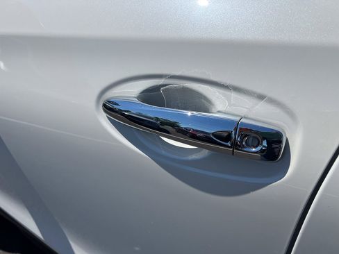 Used 2018 Nissan Rogue SV AWD/4WD image 12