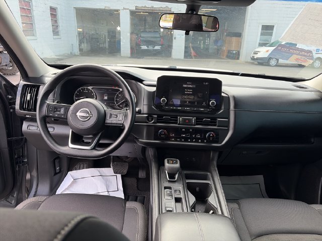 Used 2025 Nissan Pathfinder S FWD image 12