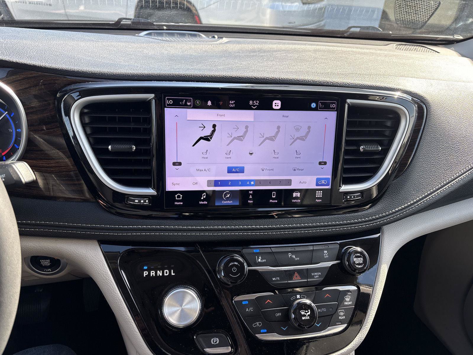 Used 2023 Chrysler Pacifica Limited FWD image 22