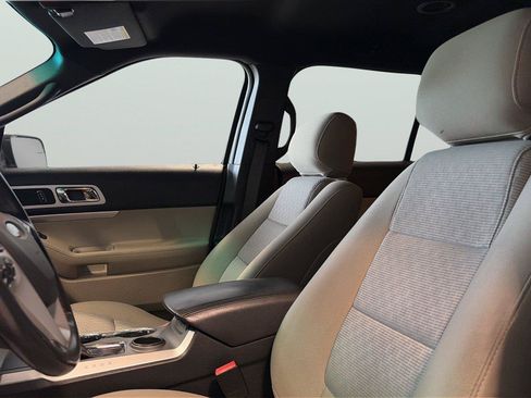 Used 2015 Ford Explorer XLT FWD image 10