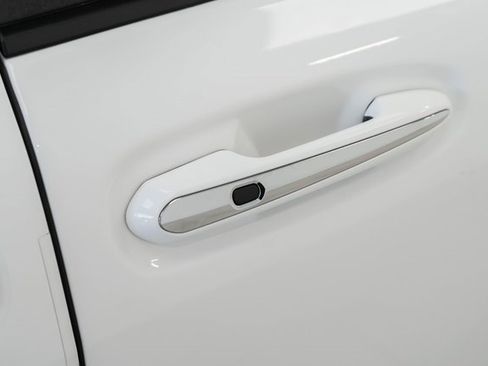 Used 2023 Toyota Sienna XSE image 9