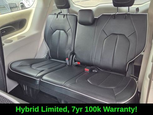Used 2023 Chrysler Pacifica Limited FWD image 12