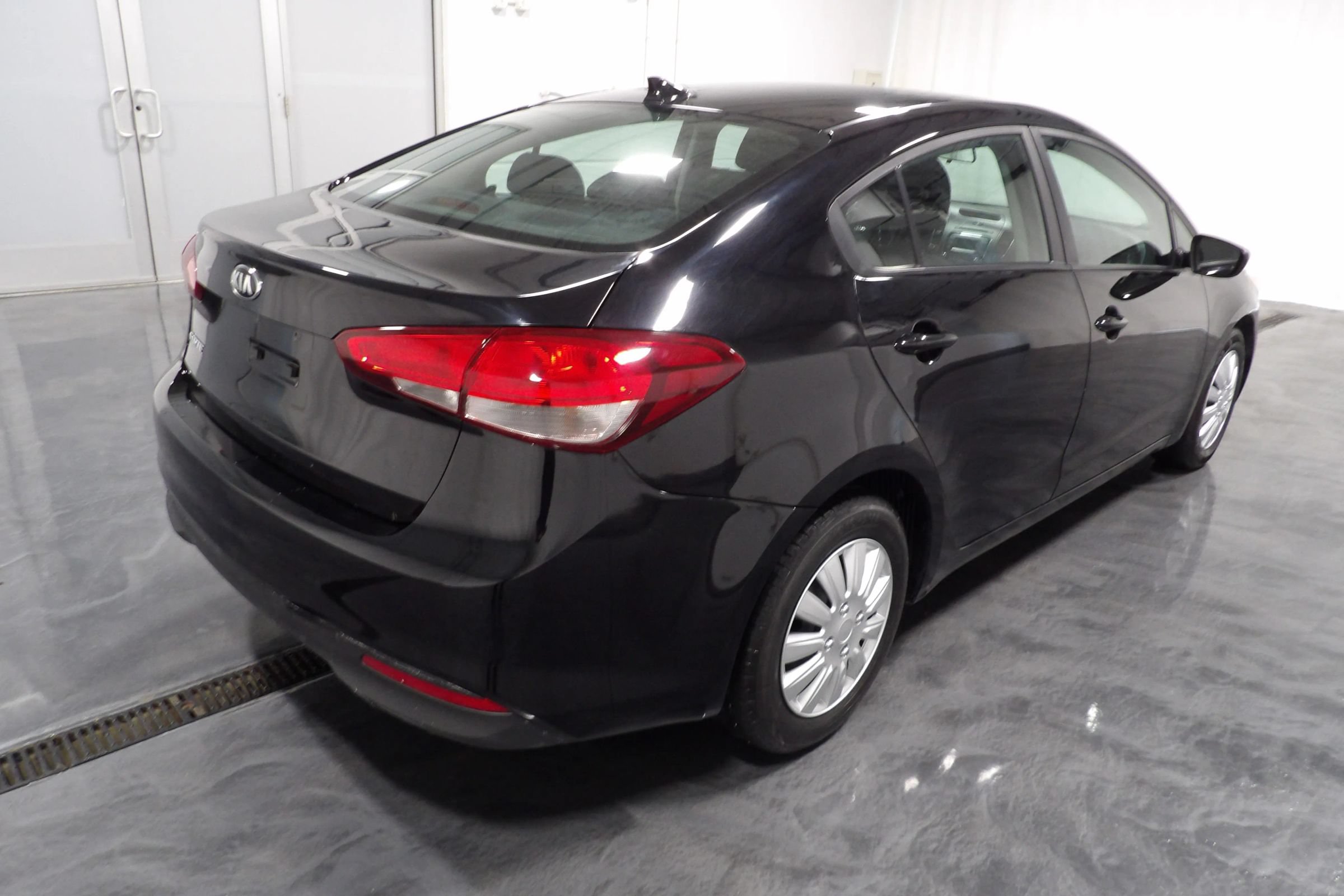 Used 2017 Kia Forte LX FWD image 4