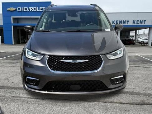 Used 2022 Chrysler Pacifica Touring-L AWD/4WD image 5