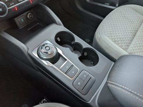 Used 2020 Ford Escape SE image 24