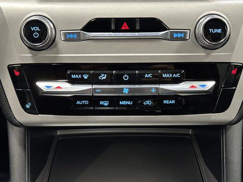 Used 2023 Ford Explorer XLT image 20