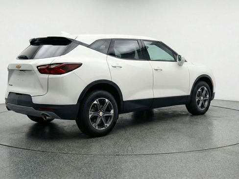 Used 2025 Chevrolet Blazer LT FWD image 9