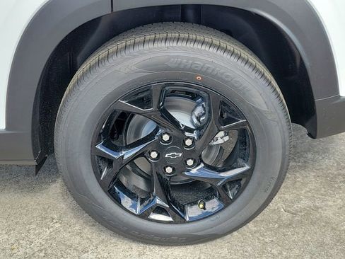 New 2026 Chevrolet Trax LT w/ Midnight Edition FWD image 5