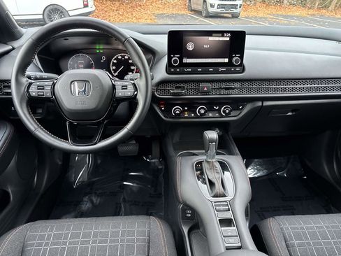 Certified 2025 Honda HR-V Sport image 12