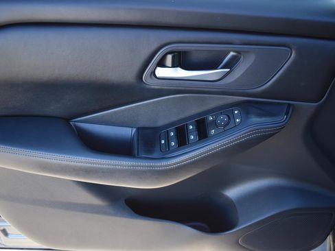 Used 2025 Nissan Rogue SV image 22