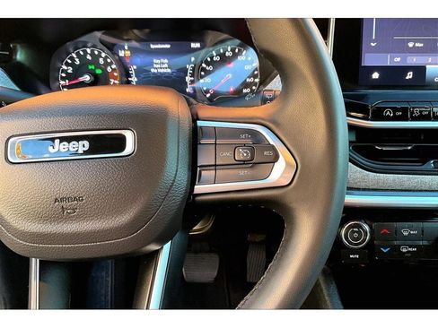 Used 2024 Jeep Compass Latitude image 22