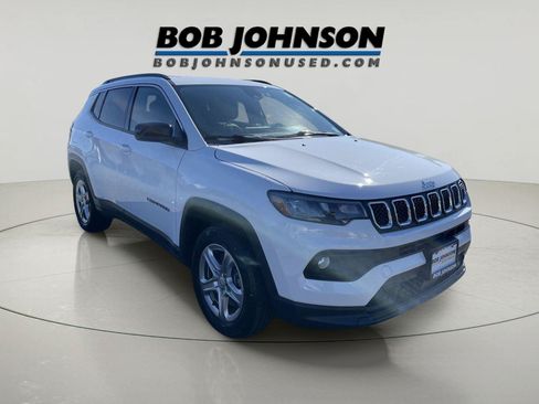 Used 2023 Jeep Compass Latitude w/ Convenience Group AWD/4WD image 1