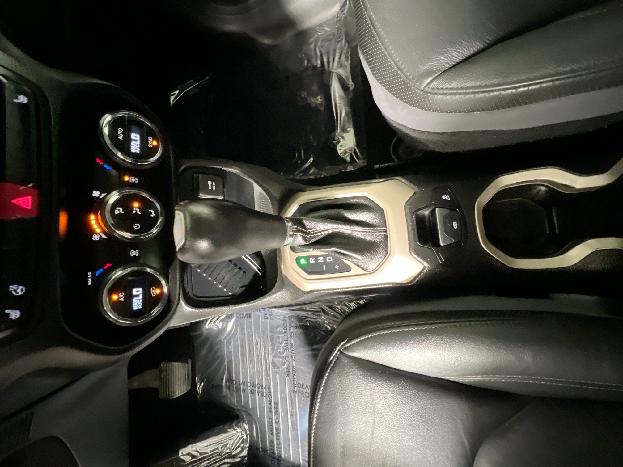 Used 2016 Jeep Renegade Limited FWD image 25