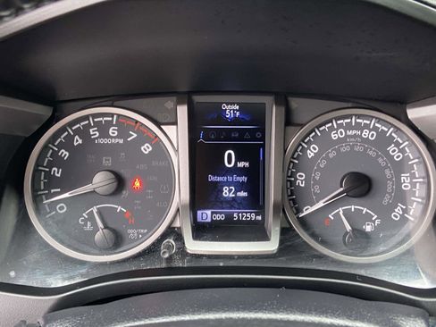 Used 2021 Toyota Tacoma Limited image 21